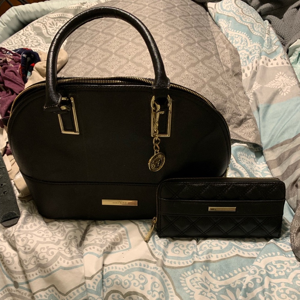 Large Anne Klein purse w/wallet
